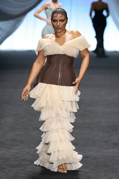 Look 7